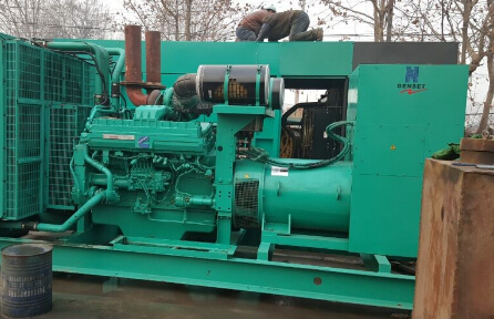 营山发电机组如何判断水冷式机油散热器内部是否需要清洗？